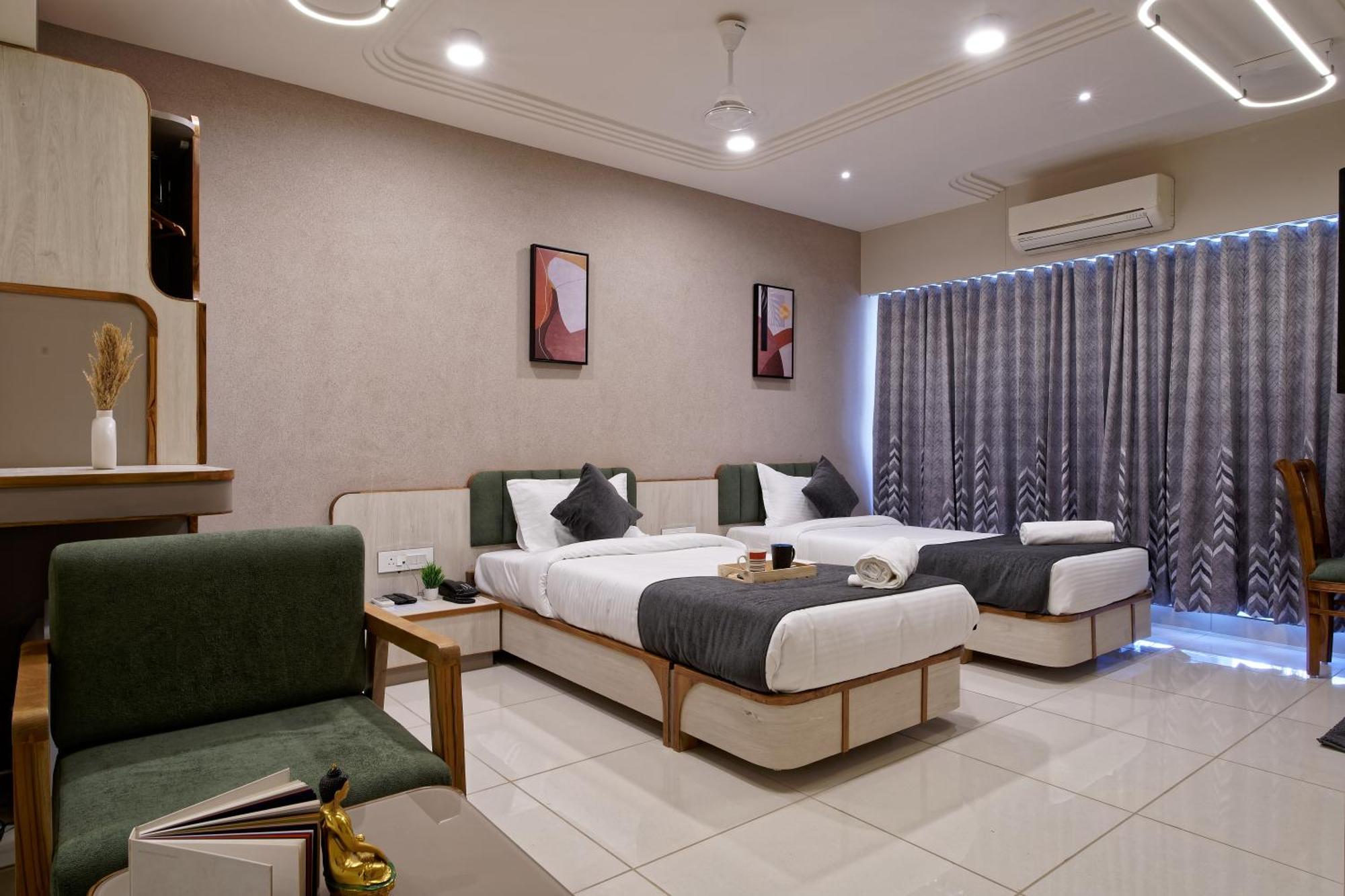 אחמדאבאד Exora Inn מראה חיצוני תמונה