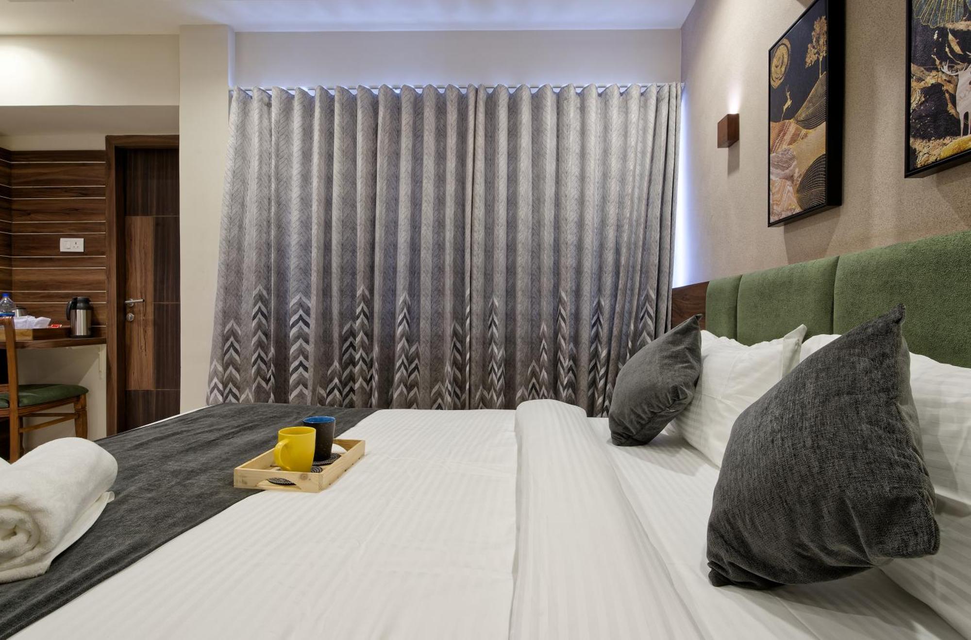 אחמדאבאד Exora Inn מראה חיצוני תמונה