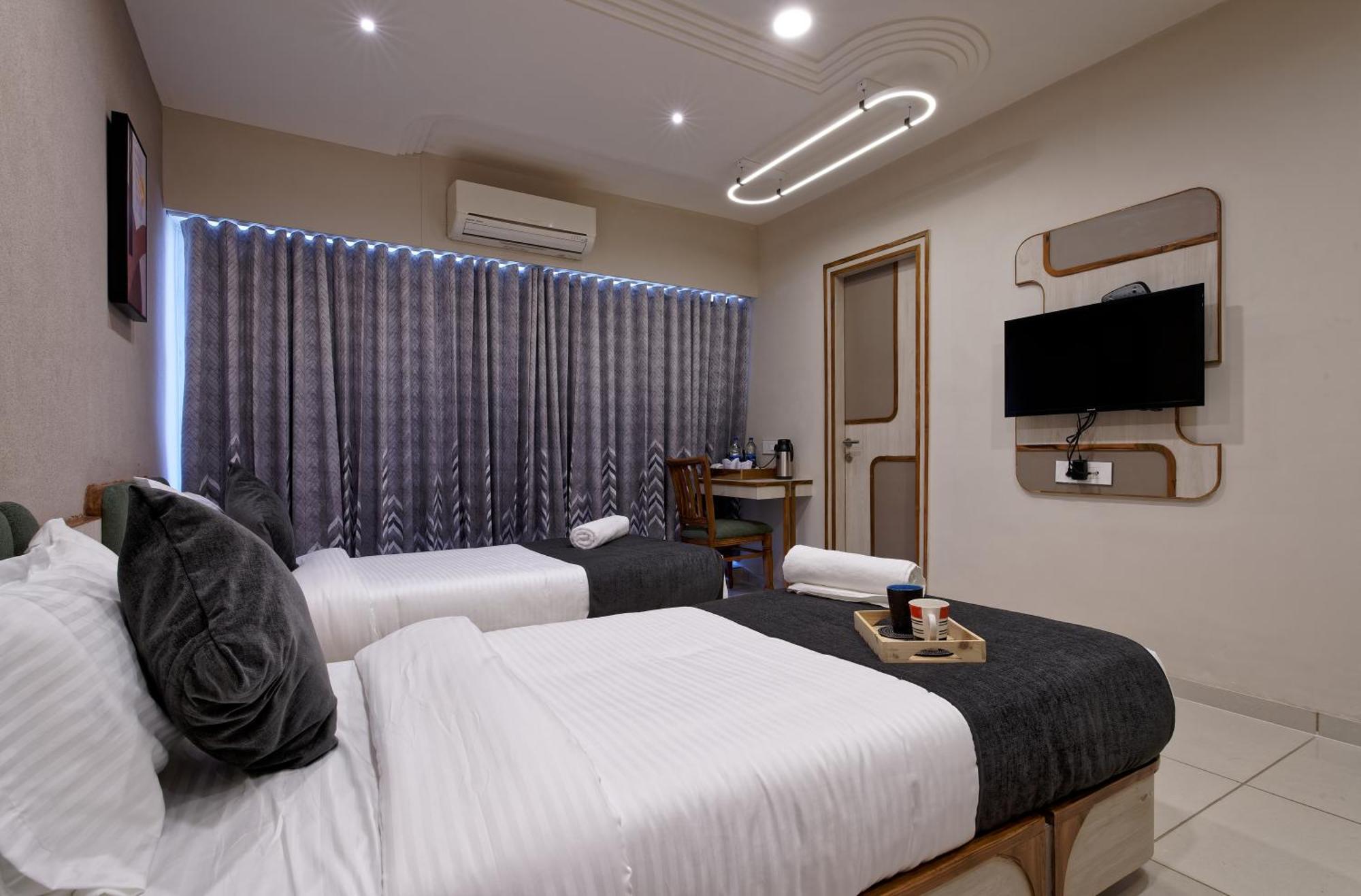 אחמדאבאד Exora Inn מראה חיצוני תמונה