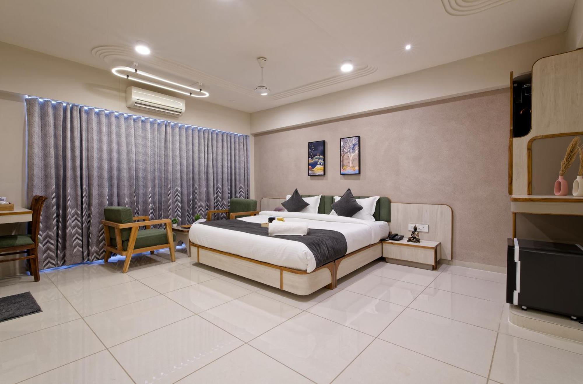 אחמדאבאד Exora Inn מראה חיצוני תמונה